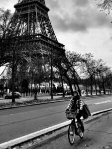 Photographie de l’œuvre La cycliste de la Tour Eiffel - Technique : Photographie - Créée par l’artiste Romain Wisniewski en 2023 — Romain Wisniewski, • Photographer Profile