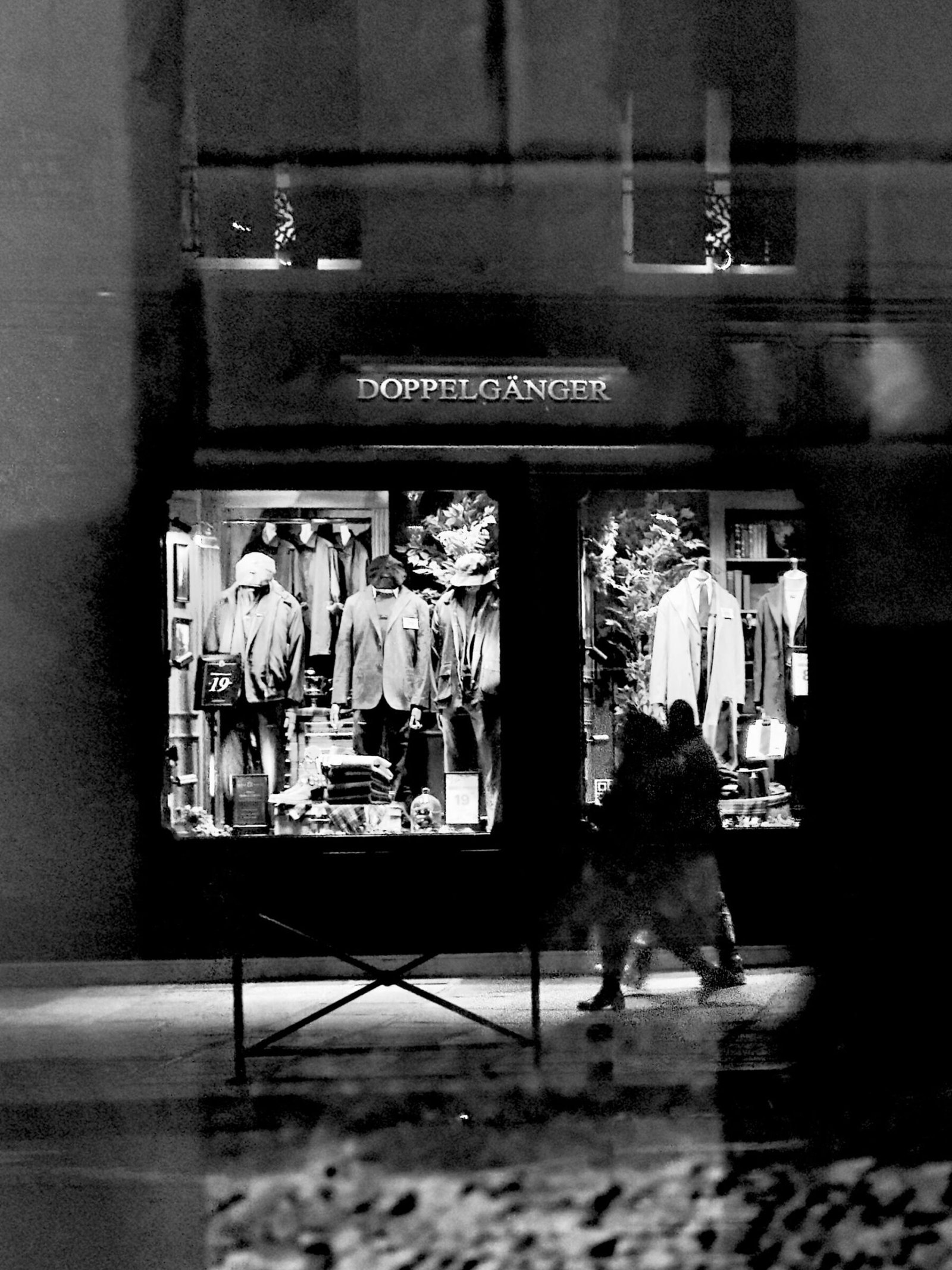 Photographie de l’œuvre La vitrine de vêtements - Technique : Photographie - Créée par l’artiste Romain Wisniewski en 2023 — Romain Wisniewski, • Photographer Profile
