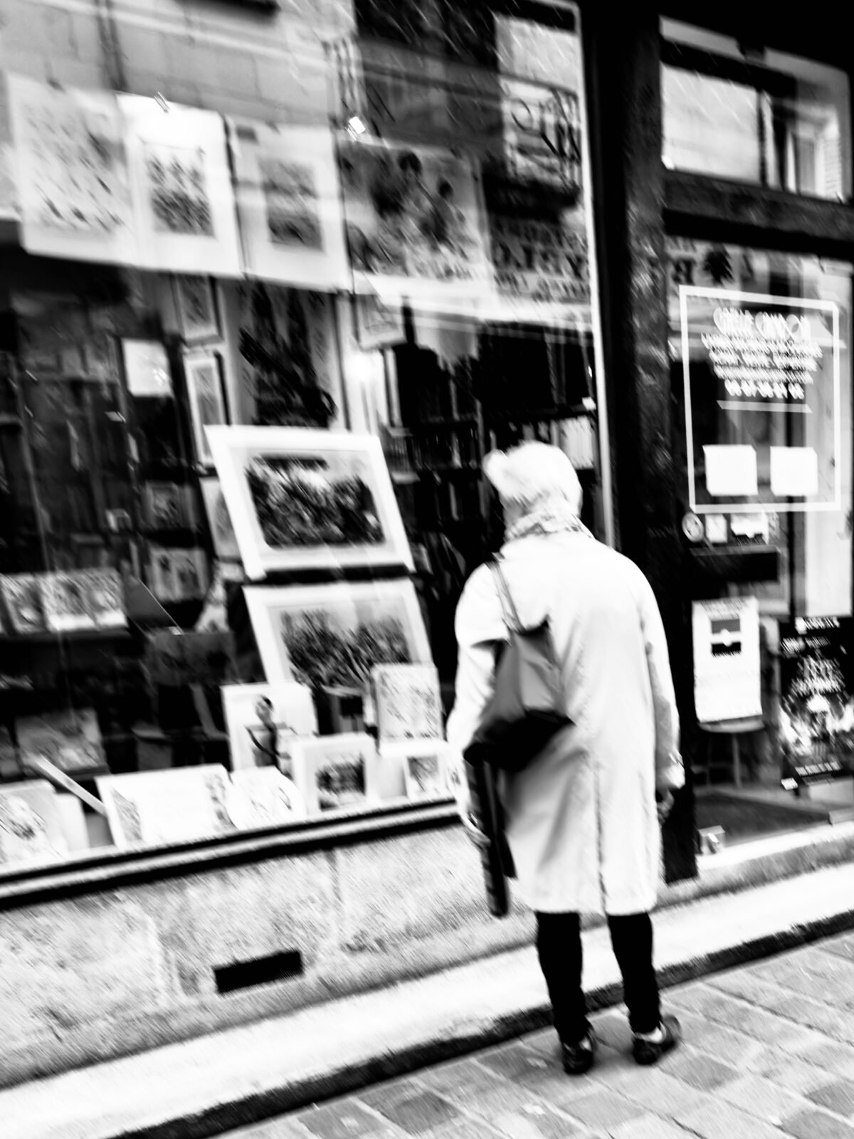 Photographie de l’œuvre Le marchand d’art - Technique : Photographie - Créée par l’artiste Romain Wisniewski en 2023 — Romain Wisniewski, • Photographer Profile