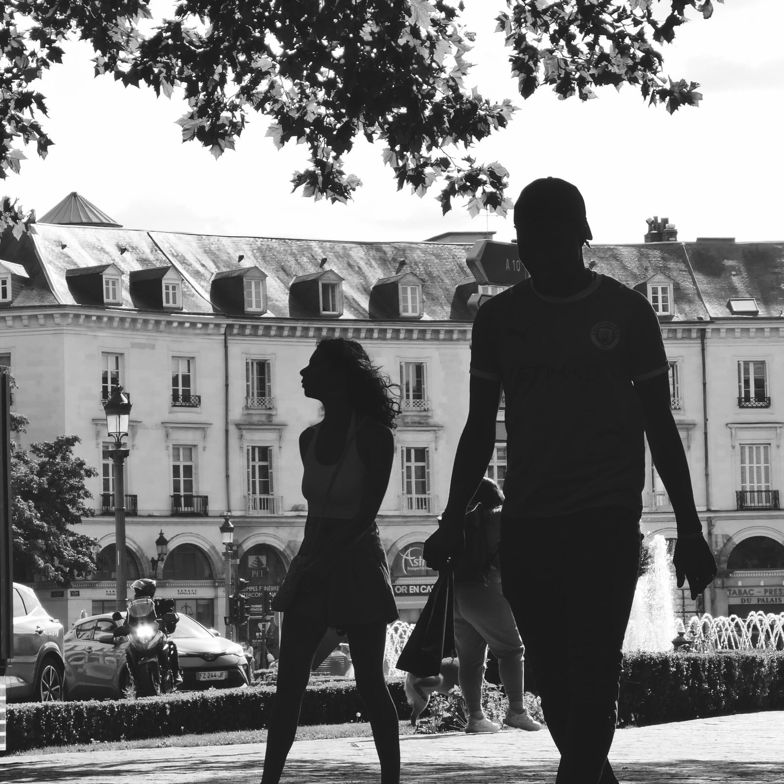 Photographie de l’œuvre Les silhouettes passantes - Technique : Photographie - Créée par l’artiste Romain Wisniewski en 2023 — Romain Wisniewski, • Photographer Profile