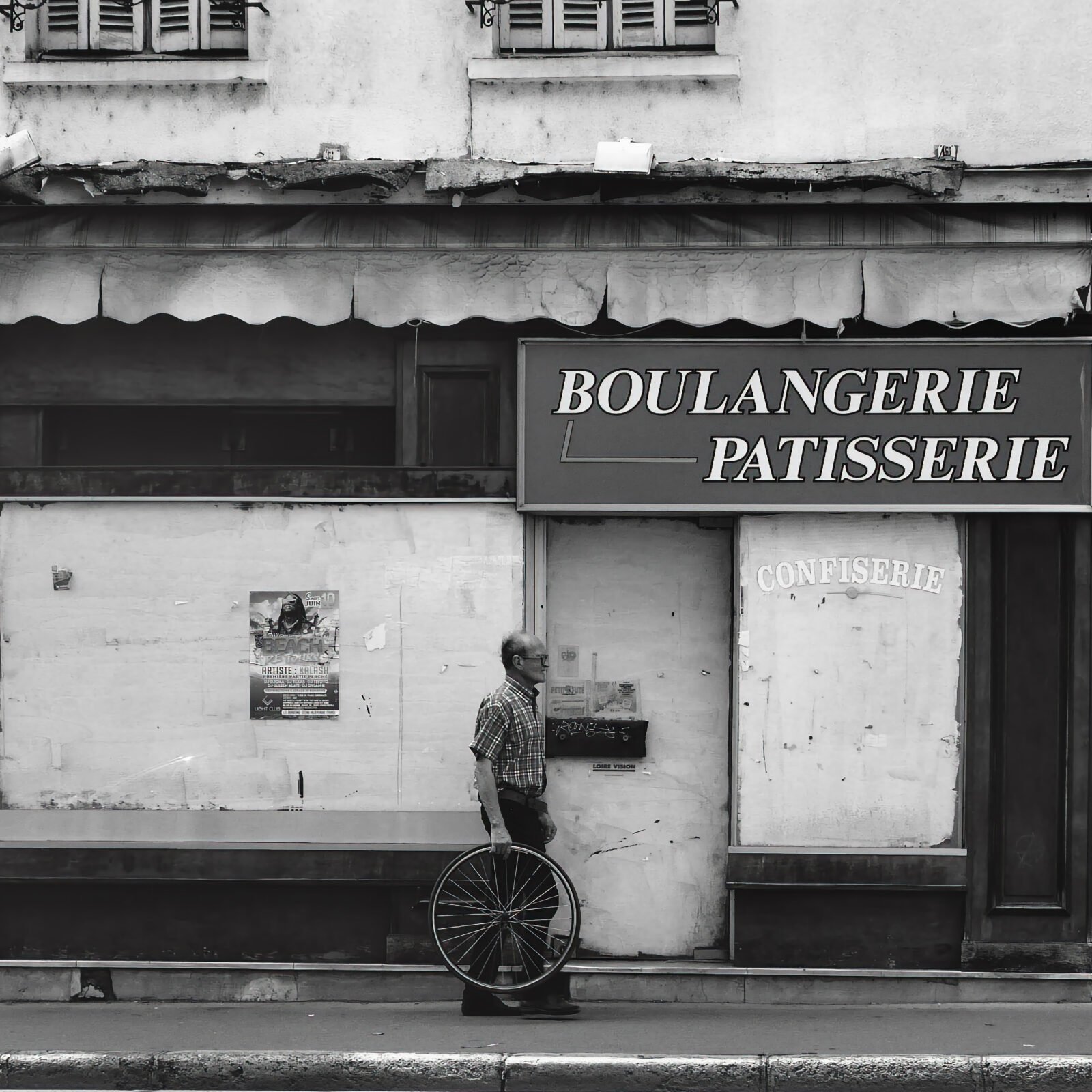 Photographie de l’œuvre L’homme et sa roue - Technique : Photographie - Créée par l’artiste Romain Wisniewski en 2023 — Romain Wisniewski, • Photographer Profile