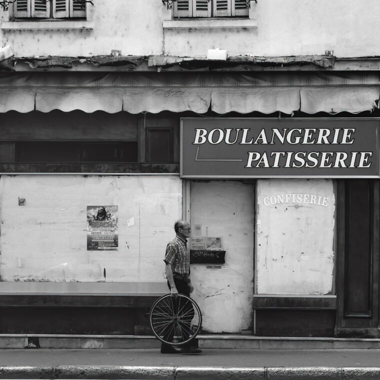 Photographie de l’œuvre L’homme et sa roue - Technique : Photographie - Créée par l’artiste Romain Wisniewski en 2023 — Romain Wisniewski, • Photographer Profile