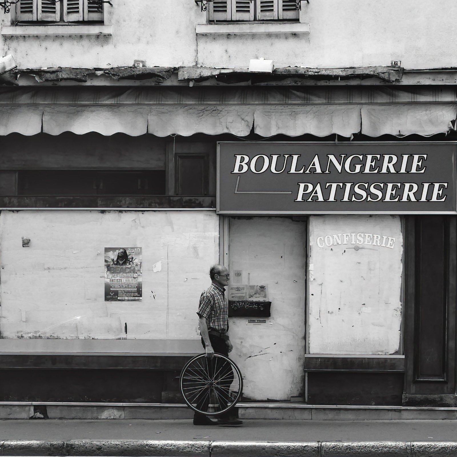 Photographie de l’œuvre L’homme et sa roue - Technique : Photographie - Créée par l’artiste Romain Wisniewski en 2023 — Romain Wisniewski, • Photographer Profile