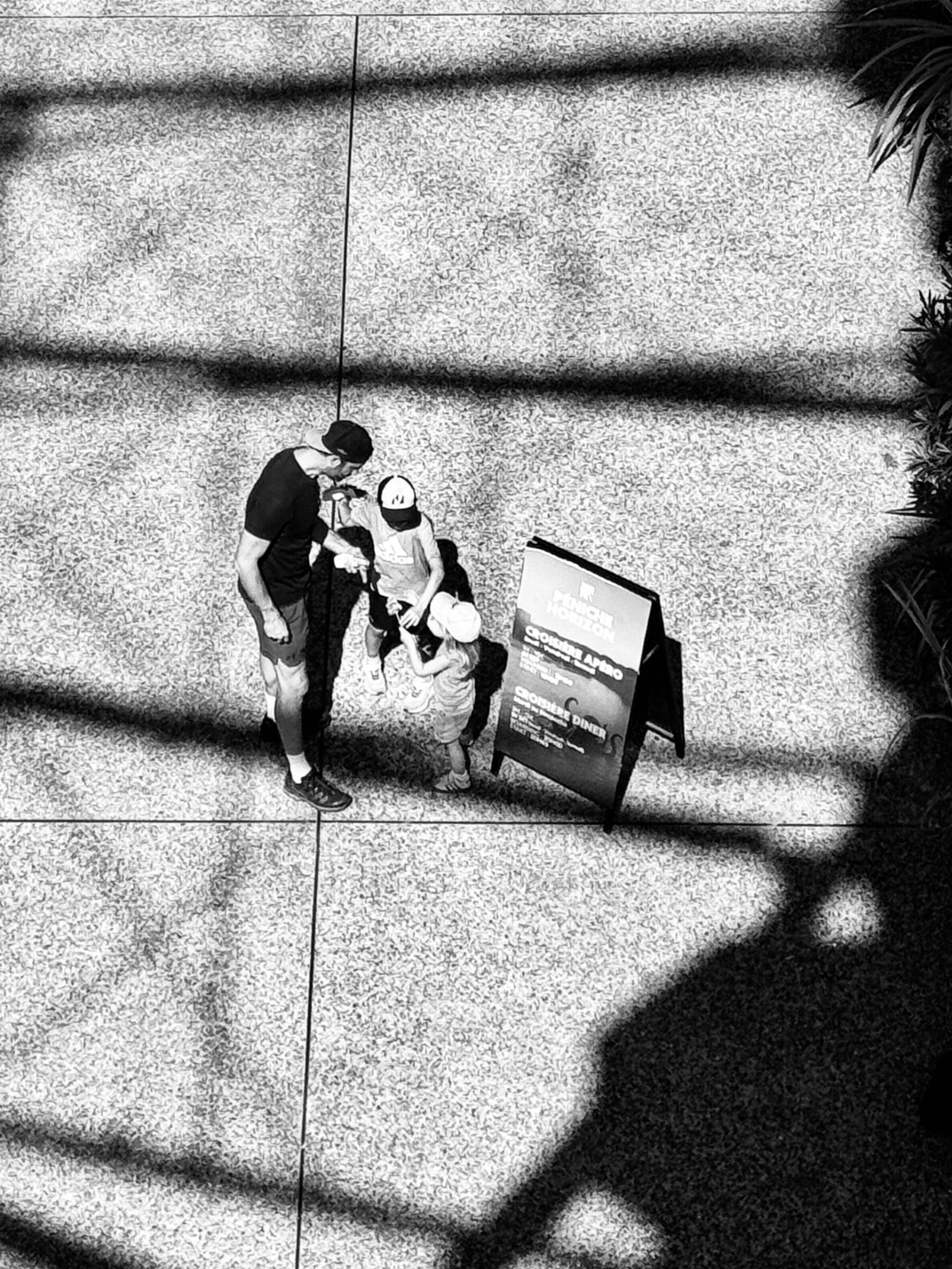 Photographie de l’œuvre Promenade en famille - Technique : Photographie - Créée par l’artiste Romain Wisniewski en 2025 — Romain Wisniewski, • Photographer Profile