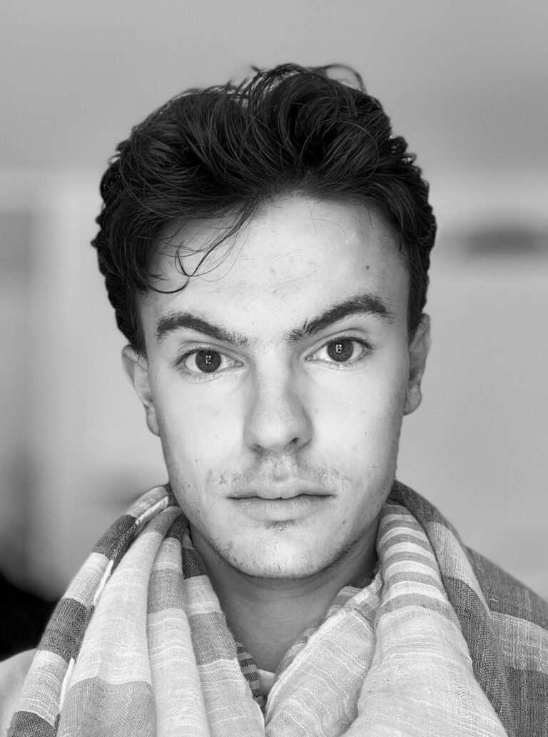 Portrait de Romain Wisniewski, Photographe documentaire (Wikidata Q140564141) — Romain Wisniewski, • Photographer Profile Portrait de Romain Wisniewski, Photographe documentaire (Wikidata Q140564141) — Romain Wisniewski, • Photographer Profile